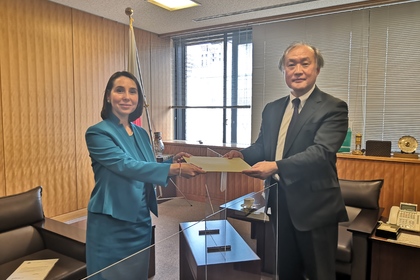 マリエタ・アラバジエヴァ次期駐日ブルガリア共和国大使の秋葉剛男事務次官表敬